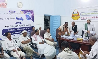 مدير ادارة التربية والتعليم بتريم ومنظمة الكيان العربي ممثلة بالحبيب سالم الجنيدي تواصل تقديم اكرامية مالية لكل قطاع التربية والتعليم بتريم العاملين في الميدان