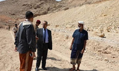 محافظ حضرموت يتفقّد التجهيزات لسفلتة طريق "الدائري وسط" بعد انجاز 80% من الشق والردميات