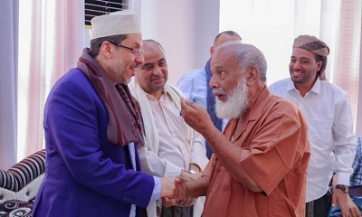 رئيس الوزراء يستقبل جموع المهنئين في المكلا بعيد الفطر المبارك