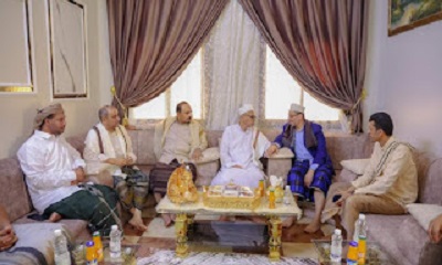 رئيس الوزراء يقوم بزيارة لفضيلة القاضي محمد سالم اليزيدي عضو المحكمة العليا بالجمهورية