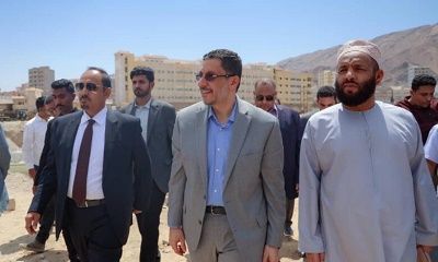 رئيس الوزراء يؤكد على تطوير مخطط حضري لمدينة المكلا يستوعب التطورات الحديثة