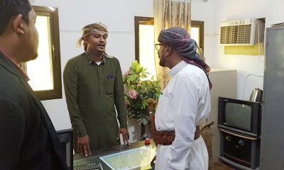 مدير عام شبام يطلع على مستوى الإنضباط الوظيفي بالمكاتب التنفيذية ويستقبل المهنئين بعيد الفطر المبارك في أول يوم دوام بعد إجازة العيد