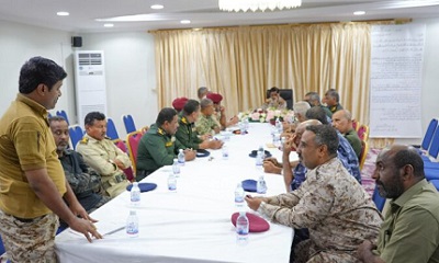 اللواء الركن البحسني يقف أمام التقرير اليومي للجنة الأمنية بساحل حضرموت
