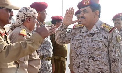 وزير الدفاع يصل المكلا في زيارة تفقدية للوحدات المرابطة بساحل حضرموت