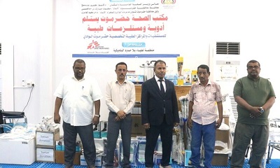 مكتب وزارة الصحة العامة والسكان بحضرموت الوادي والصحراء يتسلم ادوية ومستلزمات طبية