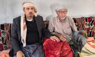 محافظ حضرموت يطمئن بمديرية العبر على صحة الشخصية النضالية والاجتماعية الشيخ محمد بن صالح الكربي