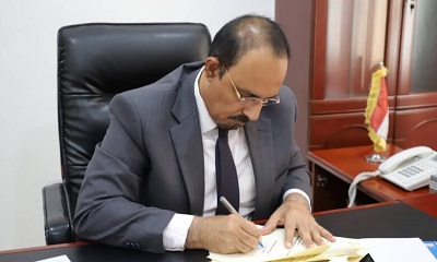 محافظ حضرموت يصدر تعميمًا لقرار رئيس مصلحة الجمارك بتكليف مدير لجمرك الشحر