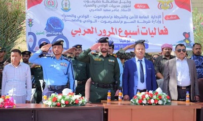 شرطة السير بوادي وصحراء حضرموت تدشن فعاليات أسبوع المرور العربي تحت شعار ( بوعينا نصل آمنين)