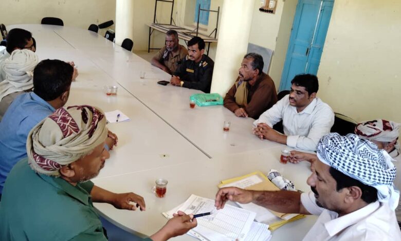 برئاسة المدير العام .. المكتب التنفيذي بمديرية غيل بن يمين يعقد اجتماعه الدوري