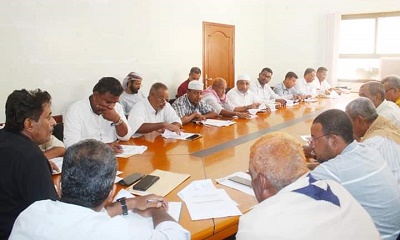 تنفيذي المكلا يناقش خطة مؤسستي المياه والكهرباء