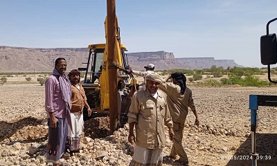 مدير عام مديرية رخية يتفقد سير العمل الجاري لإصلاح الأضرار في خط الضغط العالي 33kv بالمديرية