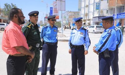 الأمين العام للمجلس المحلي بمديرية تريم يستقبل مدير شرطة السير بالجمهورية اللواء عمر احمد بامشموس في زيارة للمديرية