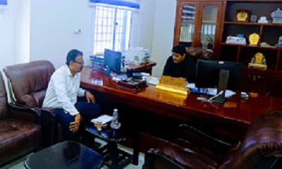 المدير العام لمديرية حريضة يلتقي مدير عام شركة النفط ومدير المشاريع بمكتب وزارة النفط بالوادي والصحراء 