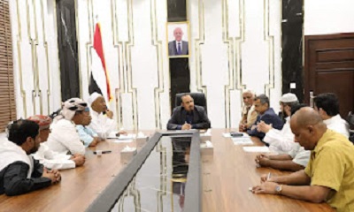 محافظ حضرموت يشيد بالخطوات المتقدمة لمشروع دعم توفير المواصلات لطلبة المناطق النائية