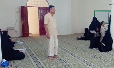 مدير محو الأمية وتعليم الكبار بمديرية سيئون يدشن الإمتحانات النهائية للصف السابع والتاسع (تعليم مستمر) بمركز الأنوار بشحوح