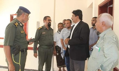 مدير عام مديرية المكلا يتفقد سير العمل بمشروع مبنى فرع مصلحة الهجرة والجوازات بفوة