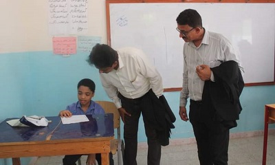 مدير عام المكلا يتفقد سير الاختبارات النهائية بجمعية رعاية وتأهيل المعاقين حركياً