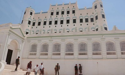 مدير عام سيئون يطلع على سير الأعمال الجارية بمشروع ترميم وصيانة قصر السلطان الكثيري بمدينة سيئون