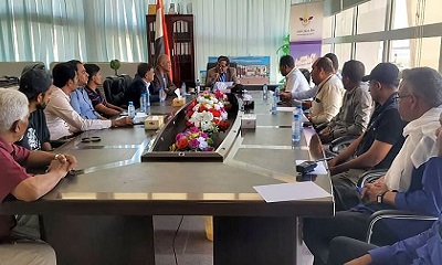 رئيس هيئة الطيران يناقش مقترحات الرؤية المستقبلية لتطوير مطار سيئون الدولي