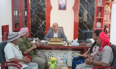 مدير عام سيئون يناقش أوضاع وحقوق عمال مكتب النظافة بالمديرية