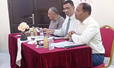 مناقشة أبحاث التخرج لطلاب قسمي المختبرات الطبية والصيدلة في كلية الطب والعلوم الصحية بجامعة العرب