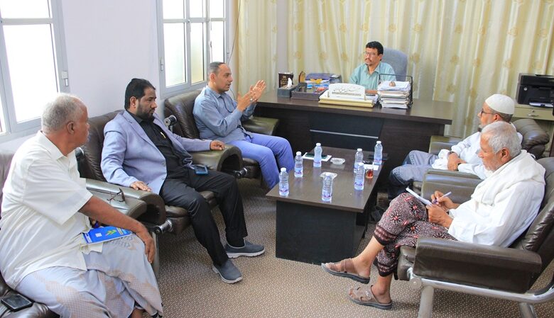 اجتماع بمكتب وزارة الزراعة والري والثروة السمكية بوادي حضرموت يناقش مدى تطوير البرنامج الاذاعي (الارشاد الزراعي) في اذاعة سيئون