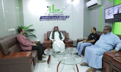 مدير مشروع تشغيل مركز فاطمة بابطين الطبي – سيئون يزور مؤسسة صلة للتنمية