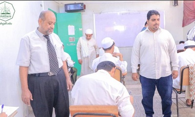 جامعة الأحقاف تدشّن الامتحانات النهائية للفصل الدراسي الثاني بكلية الشريعة والقانون بالمكلا