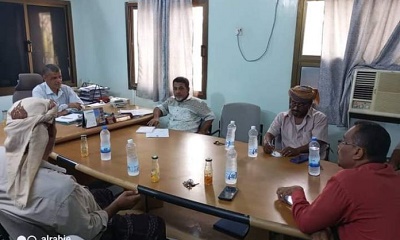 لقاء يبحث احتياجات ومشاريع المياه والصرف الصحي بغيل باوزير