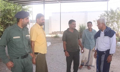 السلطة المحلية بالشحر تتابع أعمال تأهيل مبنى الأحوال المدنية بالمديرية