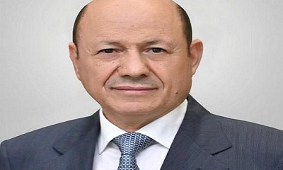 رئيس مجلس القيادة يجري اتصالا هاتفيا بمحافظ حضرموت 