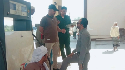 بناءً على توجيهات مدير عام سيئون..  مكتب الصناعة والتجارة بالمديرية يطلق حملات نزول على محطات الوقود لإستيفاء شروط مزاولة العمل ومدى الإلتزام بمعايير السلامة. 