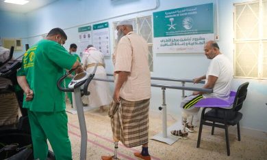 محافظ حضرموت يطلع على سير أنشطة مشروع تشغيل الأطراف الصناعية وإعادة التأهيل بسيئون لدعم ذوي الإعاقات السمعية والحركية