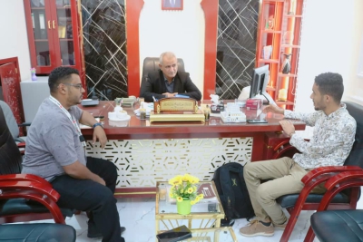 مدير عام سيئون يناقش مع منظمة التكافل الدولية تدخلاتها الإنسانية بمديرية سيئون. 