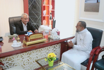 مدير عام سيئون يطلع على خطط وبرامج جمعية الفرقان لخدمة القرآن ويشيد بالأنشطة القرآنية والتربوية. 