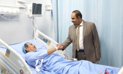 محافظ حضرموت يطمئن على صحة مدير عام مصلحة شؤون القبائل بالوادي والصحراء الشيخ خالد الكثيري 