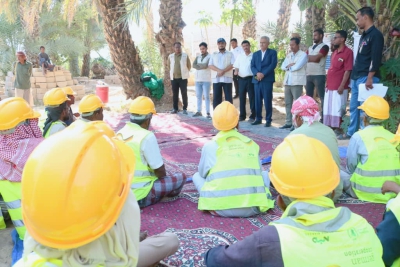 مدير عام سيئون يتفقد الدورات الزراعية لمستفيدي مشروع "من الغذاء إلى الصمود" بمديرية سيئون. 