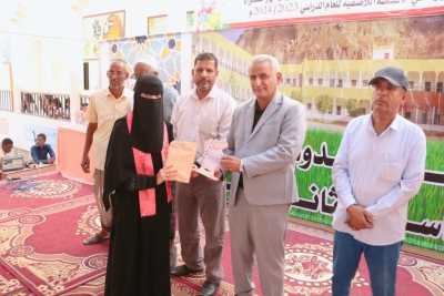 خلال زيارته لمنطقتي تاربة ومدودة.. مدير عام سيئون يشهد حفلي تكريم أوائل طلاب ثانوية الرواد للبنين بتاربة ومدرسة مدودة للتعليم الأساسي والثانوي بنات.