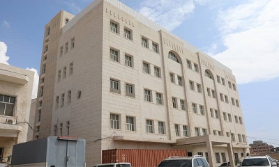 المحافظ بن ماضي والوزير بحيبح يطلعان على احتياجات التجهيز لمشفى الأمومة والطفولة بحي 40 شقة بالمكلا