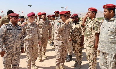 وزير الدفاع يتفقد اللواء 101 شرطة جوية في سيئون