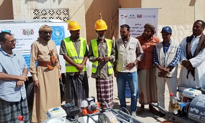 مدير عام شبام يدشن الحقيبة الزراعية لمزارعي المديرية المستفيدين من مشروع المساعدات الغذائية ضمن برنامج الغذاء إلى الصمود