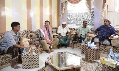 محافظ حضرموت يقدّم واجب العزاء في وفاة التربوي عبدالله علي بامحسون