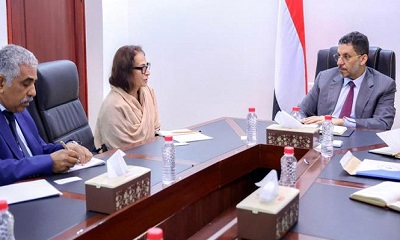 رئيس الوزراء يؤكد توجه الحكومة لإعادة رسم مسارات الشراكة مع الوكالات والمنظمات الأممية والدولية