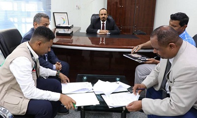 محافظ حضرموت يدشن مشروع تأهيل مركز الكلية الصناعية بالمكلا وتسليم أجهزة غسيل حديثة ومحاليل ومستلزمات الاستصفاء الدموي