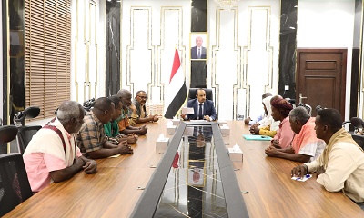 محافظ حضرموت يبحث احتياجات مدينة ميفع ويثمّن مواقف أبنائها الداعمة للأمن والاستقرار