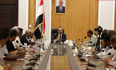 اجتماعٌ موسّع بحضرموت يناقش النتائج الإيجابية والسلبية المترتّبة عن قرار منع أو السماح لطحن الأسماك الطازجة