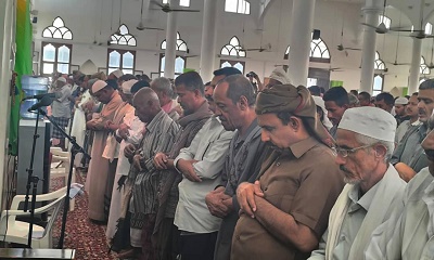 محافظ حضرموت وقائد المنطقة العسكرية الثانية يشهدان مراسم تشييع شهيد الواجب المساعد أول سعيد عبدالله بارجاش