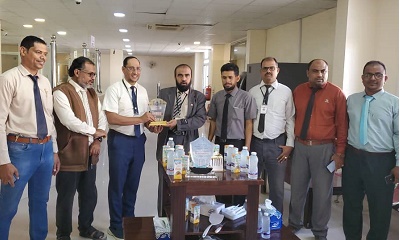 موظفي بنك اليمن الدولي فرع سيئون يودعوا مديرهم بعد مسيرة حافلة بالعطاء بمناسبة تقاعده