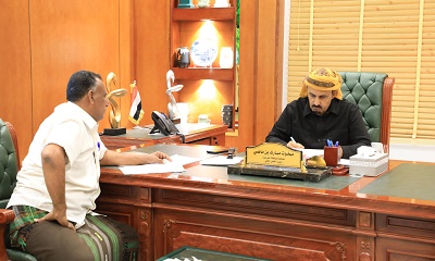 المحافظ بن ماضي يطلع على احتياجات مديرية ارياف المكلا