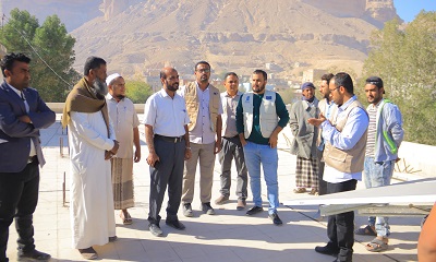 رئيس لجنة الشؤون الاجتماعية ومدير التربية بالقطن يستلمان مشروع تركيب منظومة طاقة شمسية بعدد من مدارس المديرية